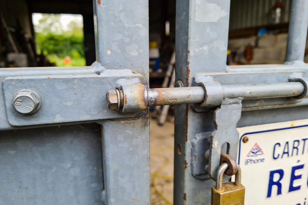 Gond de Portail : Comment choisir et installer le bon modèle ?