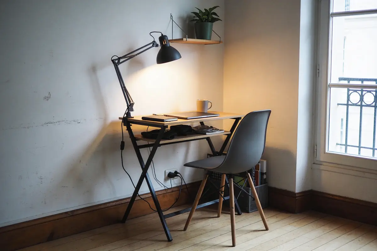 Créer un coin bureau petit espace : 7 astuces malignes!