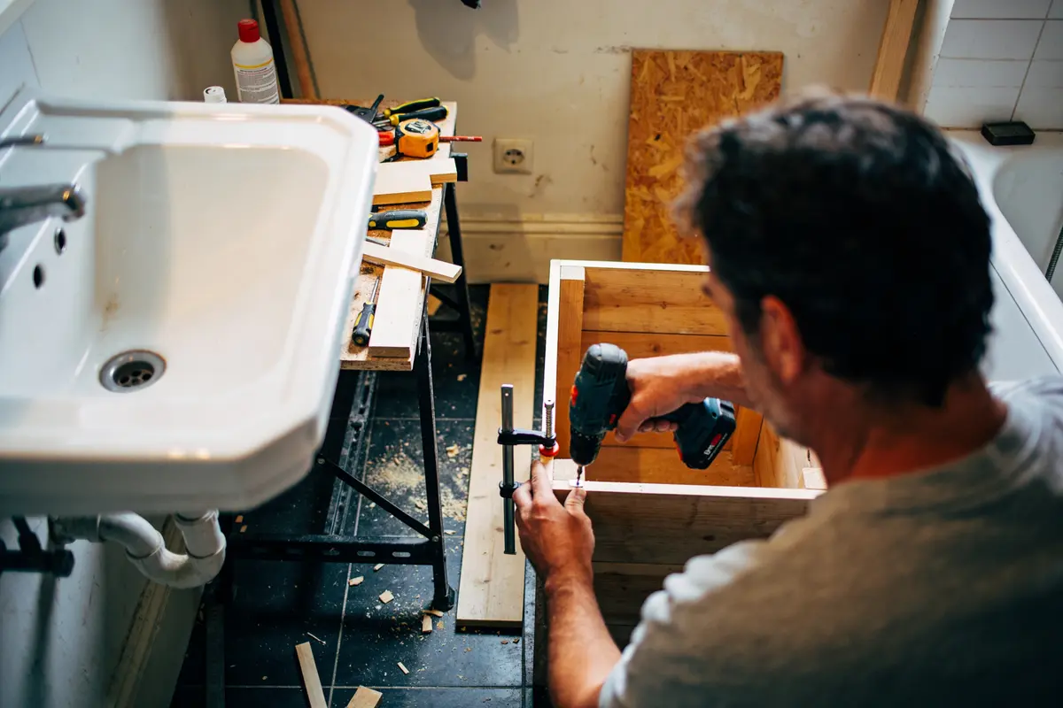 Fabriquer un meuble vasque en bois : 5 étapes simples !